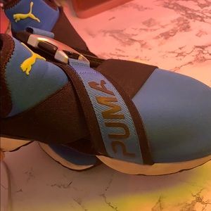 Pumas shoes